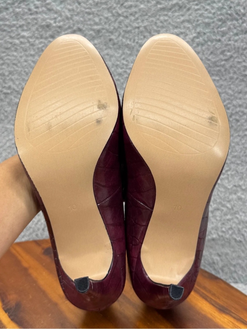 Lauren Maxwell Women's Plum Croc-Embossed Pointed-Toe Heels - Picture 10 of 11